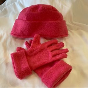 Girls beanie and glove set.  Extra gloves included